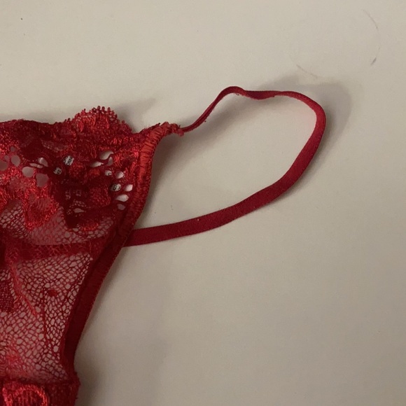 Very sexy Victoria’s Secret panty size: S - Picture 3 of 7